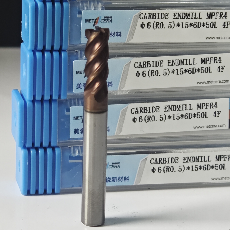 固体カービッドユニバーサル切断端ミール 4 フルート 丸鼻ミール 6mm Φ6 R0.5 X15x6Dx50mm 前硬化鋼材用